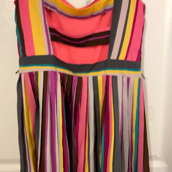 Multicolor pleated dress. Size medium. - Picture 6 of 6